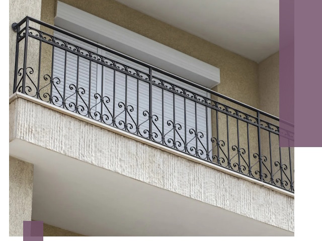 Балконные ограждения из металла и стекла в Мирном для домов