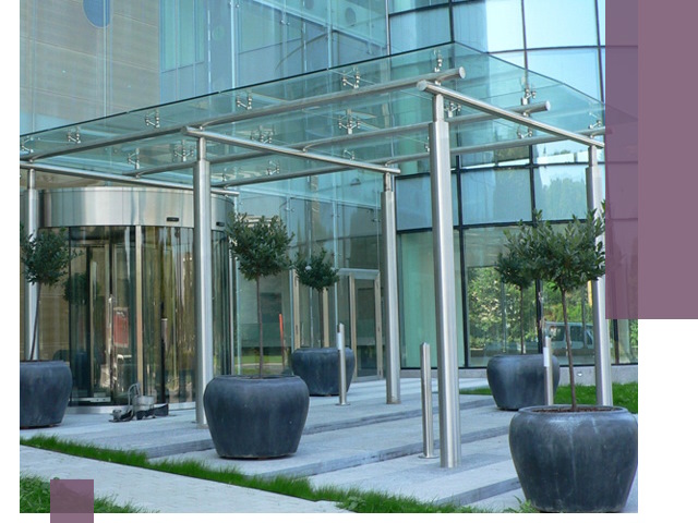 Навесы из стекла на заказ в Мирном — монтаж и установка