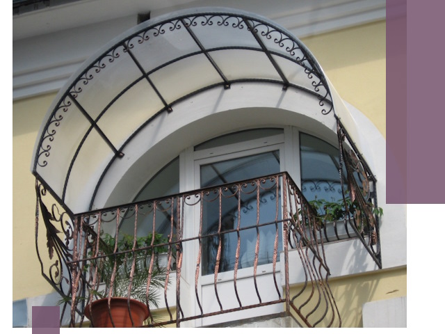 Козырьки над балконом в Мирном — изготовление и монтаж