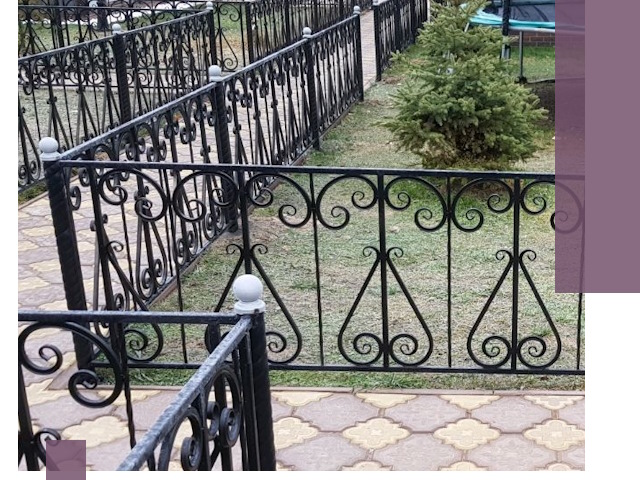 Кованые газонные ограждения под ключ в Мирном